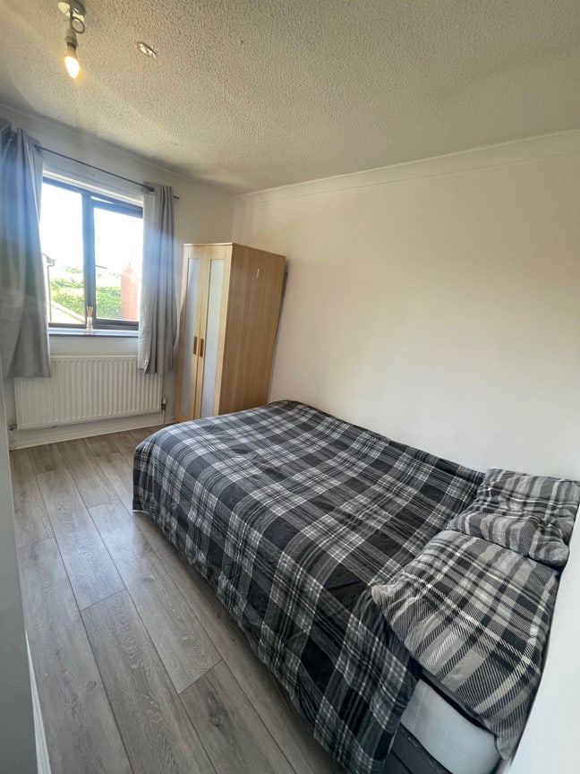 Quiet & Modern Professional Living in Lower Earley Main Photo