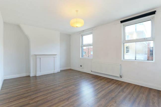 2 rooms to rent  Main Photo