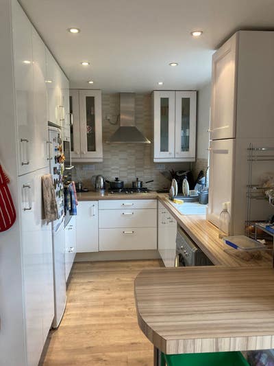 Looking for Professional Female to share home Main Photo