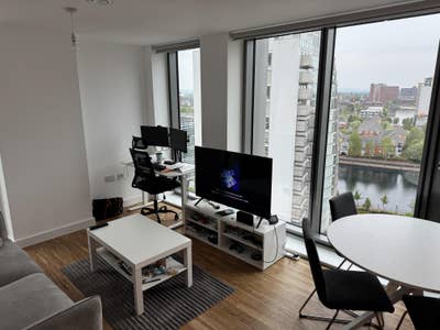 Lovely double en-suite bedroom in Media City Main Photo
