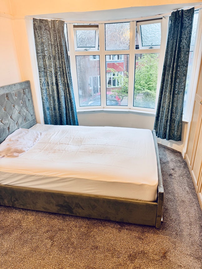 Large Double Room | BILLS inc.| Near City Center Main Photo