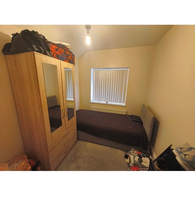 1 room  Main Photo