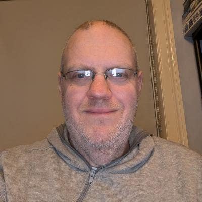 45 year old Male seeks a single or double room Main Photo
