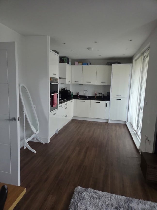 🥈 Modern furnished 1 bed apartment Allocated park Main Photo