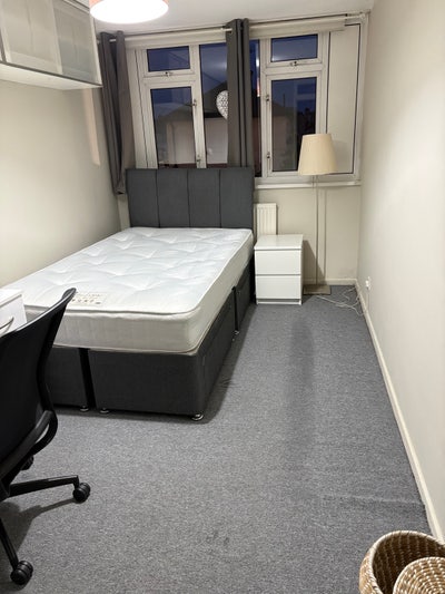 1 dubble bed for rent Main Photo