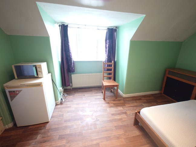 Double room in quiet house Main Photo