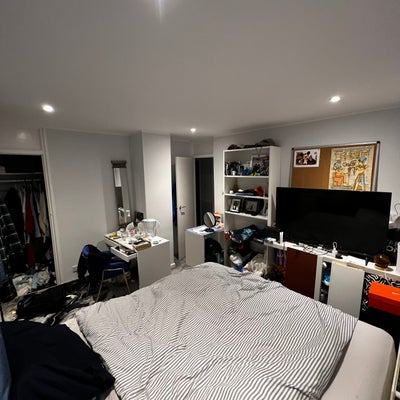 Stylish Room in Renovated Home with Gym, Garden&…. Main Photo