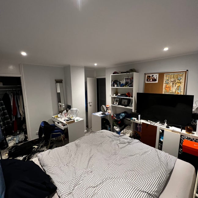 Stylish Room in Renovated Home with Gym, Garden&…. Main Photo