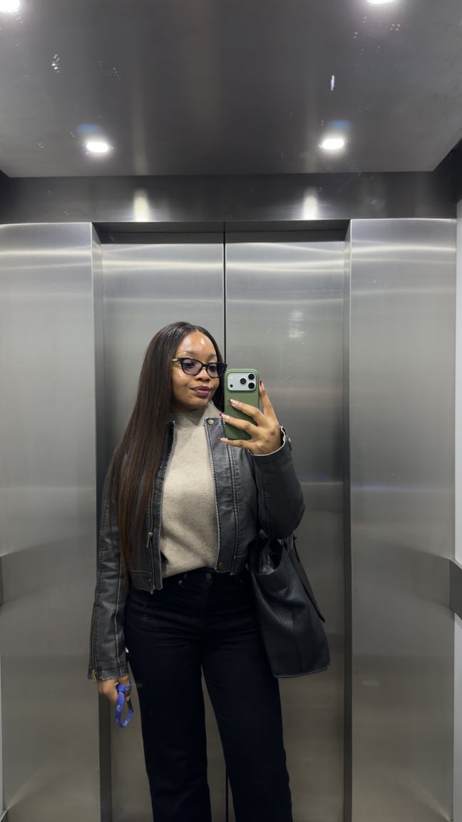 Double room wanted. Professional. Female. Main Photo