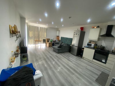 Newly built three bedroom , 2 bathrooms flat Main Photo