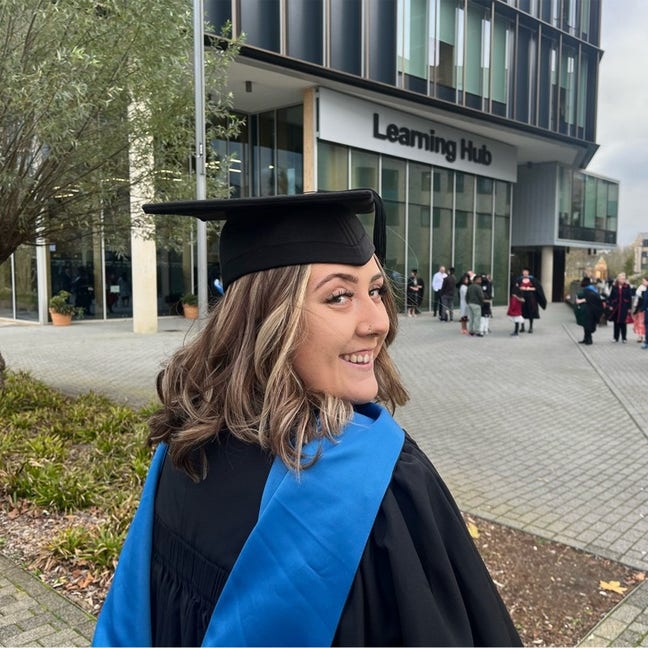 I am a professional female aged 26 looking fo... Main Photo