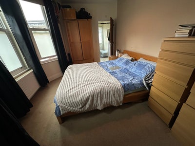 Large Double Bedroom with En Suite in zone 2  Main Photo
