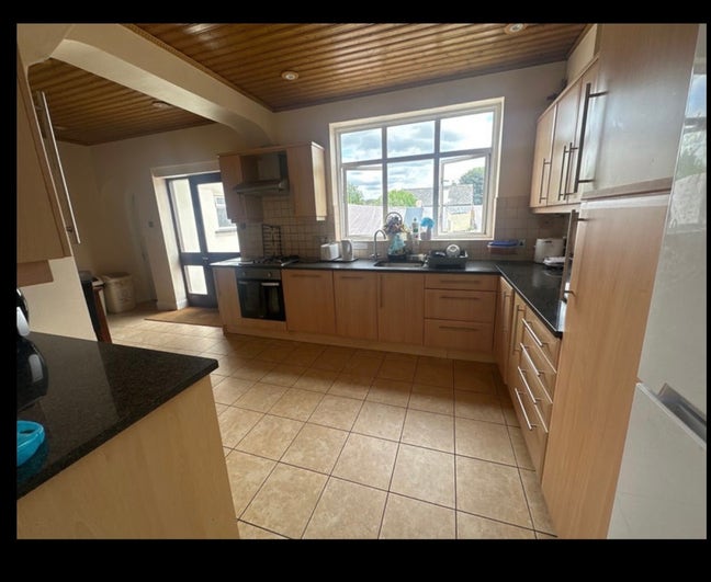 2 x double rooms available ASAP HAYES Main Photo