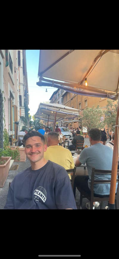 Professional Male seeks a double room Main Photo