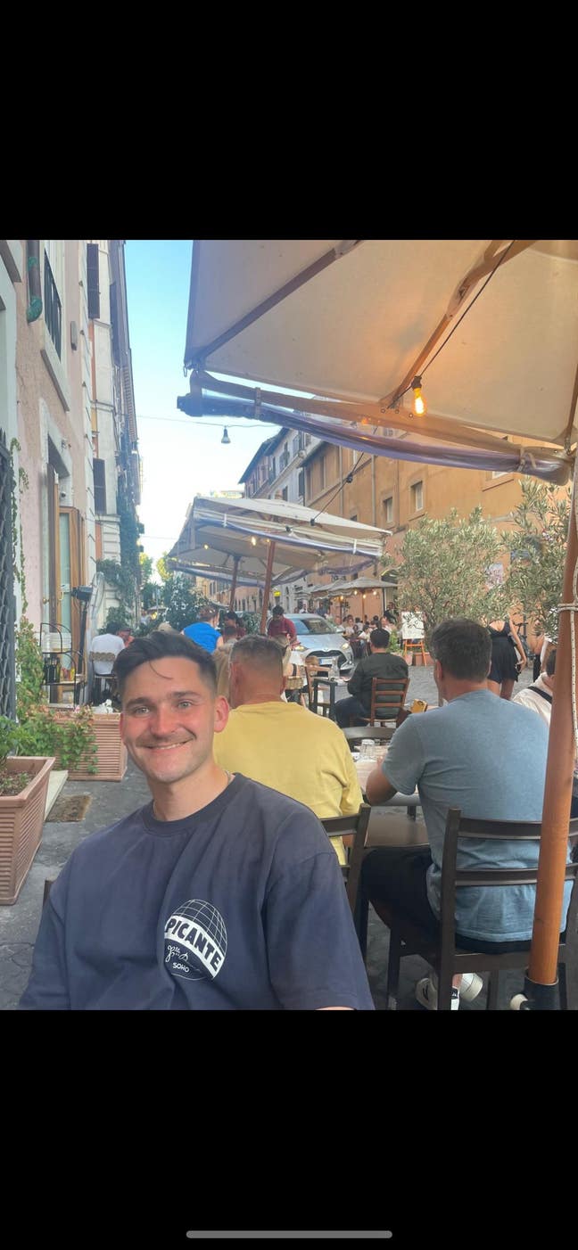 Professional Male seeks a double room Main Photo