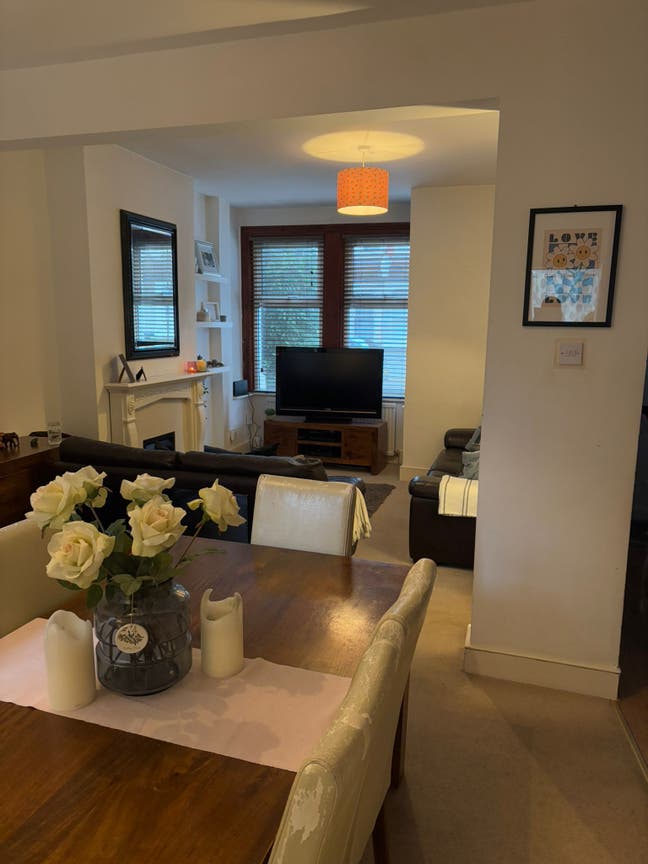 Spacious 2 bed house with garden  Main Photo