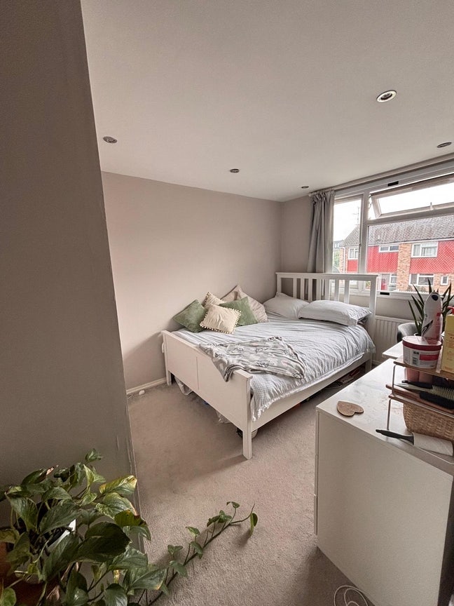Lovely double room in furnished Balham house Main Photo