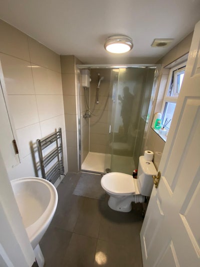 Fully furnished spacious double room in leyton  Main Photo