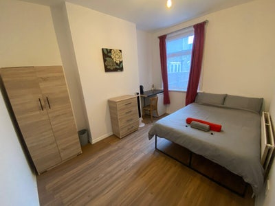 Fully furnished spacious double room in leyton  Main Photo