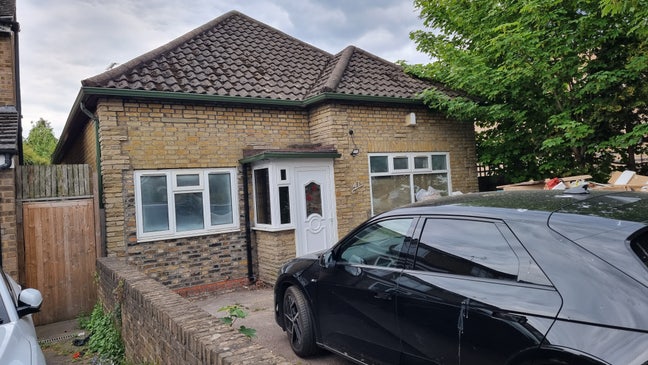 5 bed semi detach house Main Photo