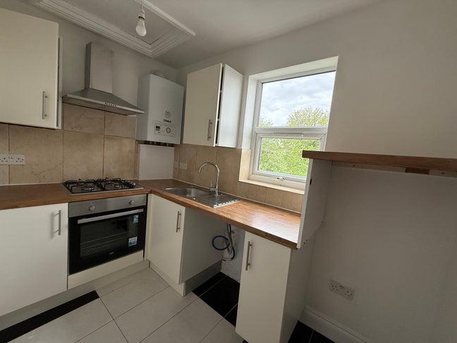 1 Bedroom Flat to Let – Gibbon Road, Nunhead, SE15 Main Photo