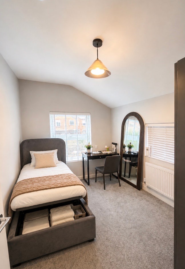 Single Room available in June Main Photo