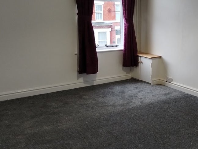 Mon-Fri peaceful flat for Liverpool professional Main Photo