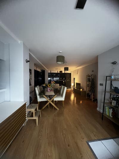 Double room with private bathroom near Victoria  Main Photo