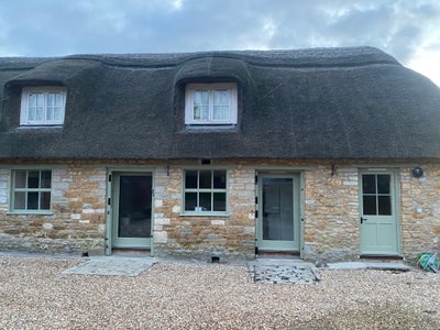 Beautiful converted one bedroom stable cottage Main Photo