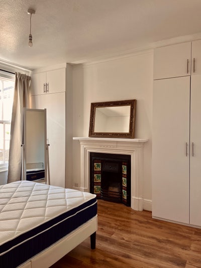 Stunning Victorian Spacious Flat| Double Room NW10 Main Photo
