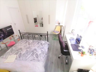 2 Fantastic Rooms in a House with  Huge Patio Main Photo