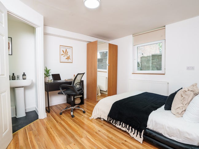 1 Room available to rent- 19 Regent park Terrace.  Main Photo