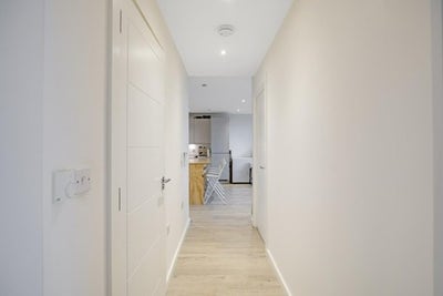 Deluxe rooms w/river view & terrace in Royal Docks Main Photo