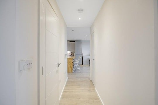 Deluxe rooms w/river view & terrace in Royal Docks Main Photo