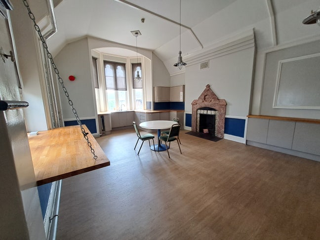 Spacious Double Rooms in Historic Building  Main Photo