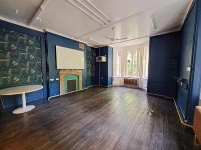 Spacious Double Rooms in Historic Building  Main Photo