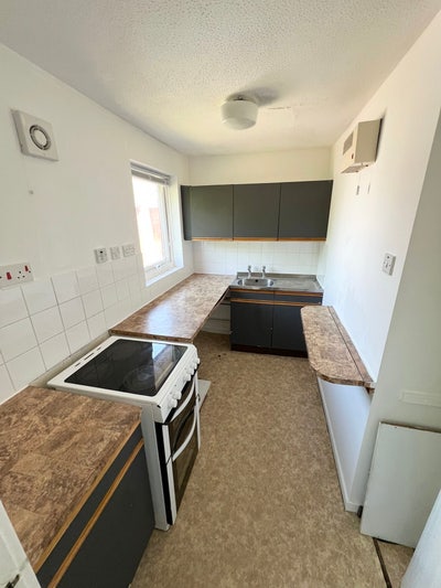 **Self Contained Studio Flat** Main Photo