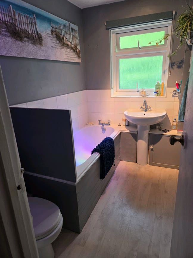 Room and bath area Main Photo