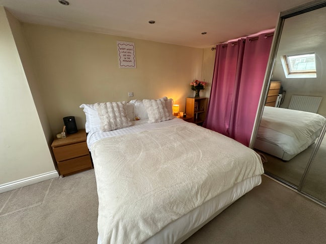 ✨ Lovely Large en-suite top floor room Wimbledon! Main Photo