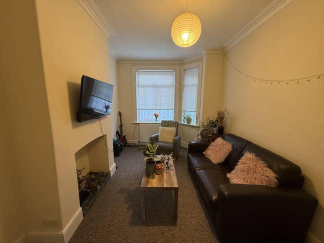 2 bed house next to york st john campus Main Photo