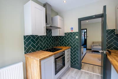 Newly Refurbished Professional House Share Main Photo