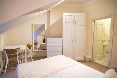 Top floor en-suite, lots of storage, Holland Park Main Photo