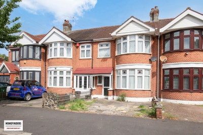 3 Bedroom House with Garden-Havering Gardens RM6!! Main Photo