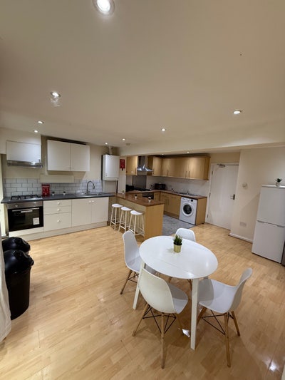 Amazing Room Access to Garden-Sudbury Hill Main Photo