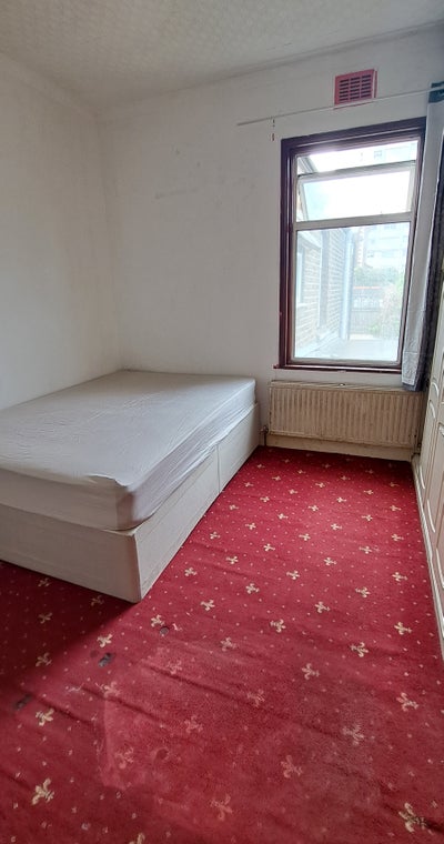 Double room available in Plumstead, Woolwich Main Photo