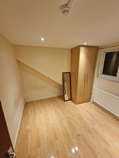 Double room to Rent Main Photo