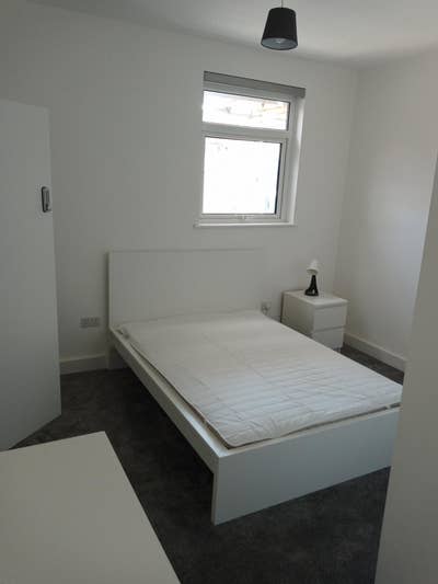 Very large furnished room - Bills included  Main Photo