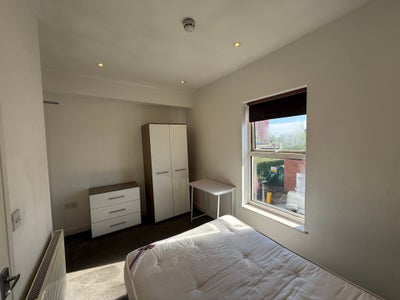 Fully Furnished Double En-Suite Room – DN1 Main Photo