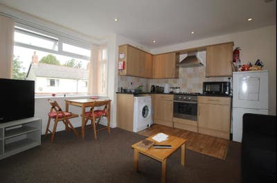Quiet, Modern flat in Roundhay, LS8  Main Photo