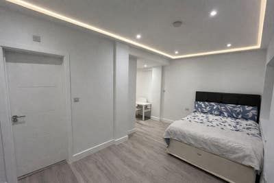 Modern Studio – All Bills Included - Stanmore Main Photo